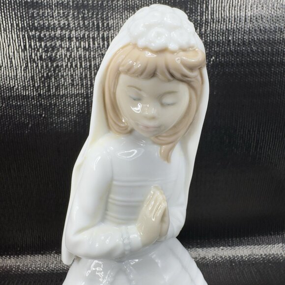 Nao by Lladro First Communion Praying Girl Rosary Figurine Fine Porcelain Figure - Picture 2 of 13